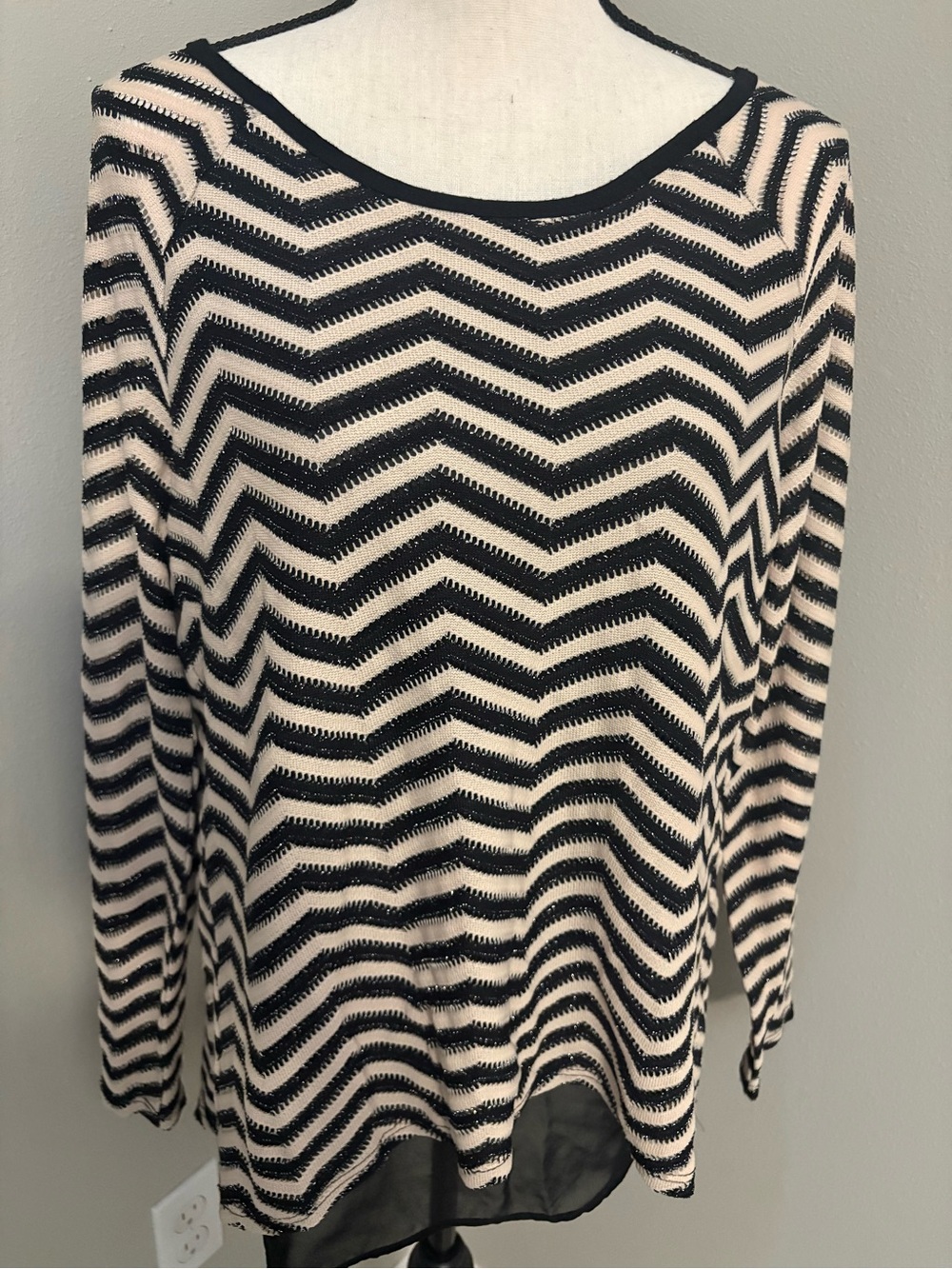 Black and Cream Chevron Knit Long-Sleeve Top - Women